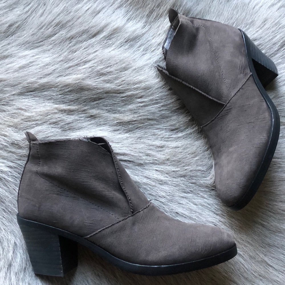 New Eileen Fisher Murphy ankle bootie 6